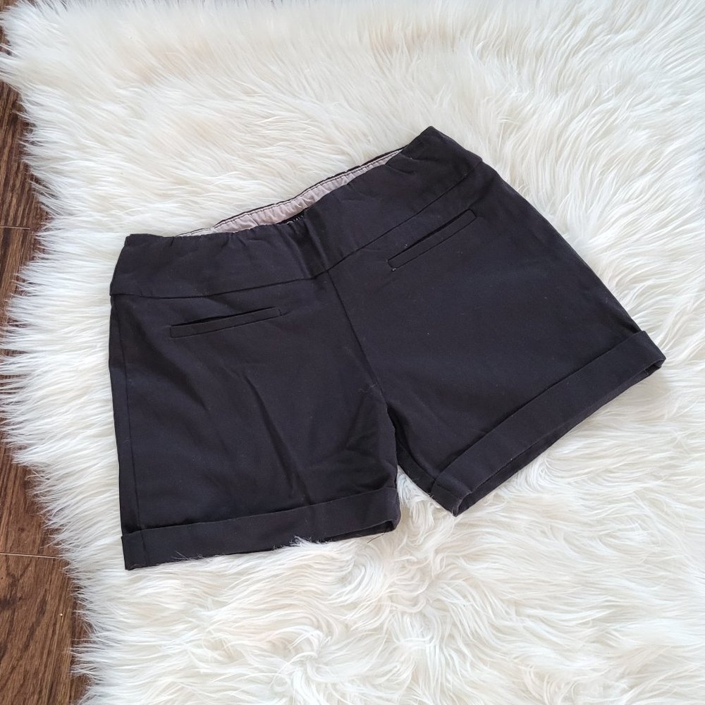 Raffinalla Black Cuffed Women's Shorts Slit Pockets Stretch Waist Size 4 Preppy